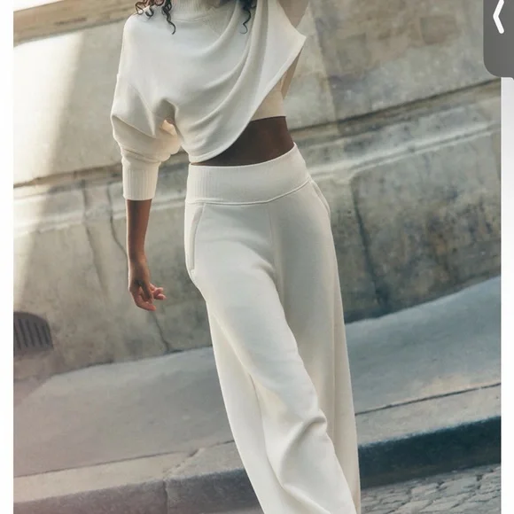 ALO Yoga Ivory Serenity Wide Leg Sweatpants size Medium - Picture 4 of 4